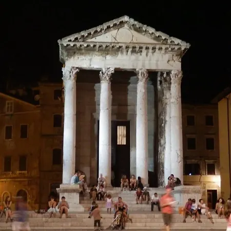 Center Holiday App Pula